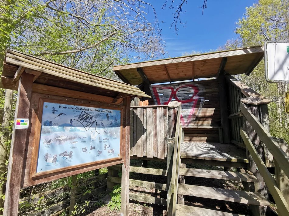 Die Vogelbeobachtungsplattform am Klärteich.