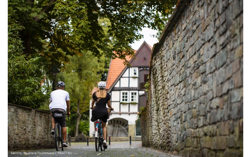 Radfaher im Soester Stadtkern