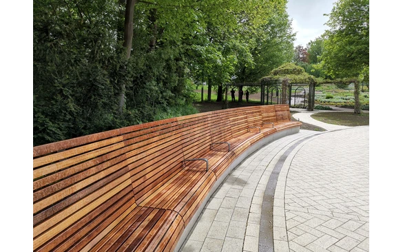 Neue Sitzgelegenheiten im Kurpark Bad Sassendorf