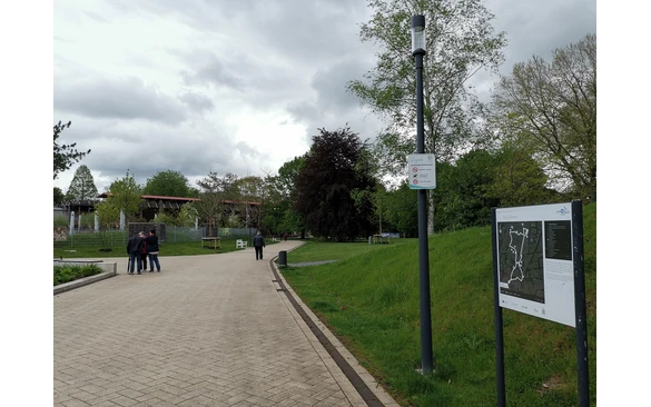 Der Weg zum Gradierwerk an der BördeTherme