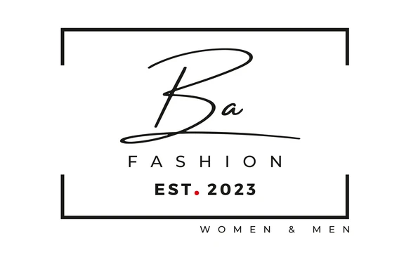 Dieses Bild zeigt eine Innenansicht des Modegeschäfts BA Fashion, das neu in Bad Sassendorf eröffnet hat. Verkauft werden Modeartikel und Wohnaccessoires.