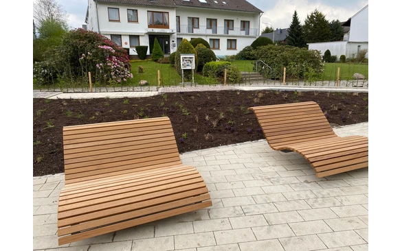 Neue Sitzgelegenheiten im Kurpark Bad Sassendorf