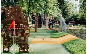 Bei einer Runde Adventuregolf im Kurpark Bad Sassendorf spielen Sie sich einmal durch die Soester Börde mit ihren Sehenswürdigkeiten und Besonderheiten.