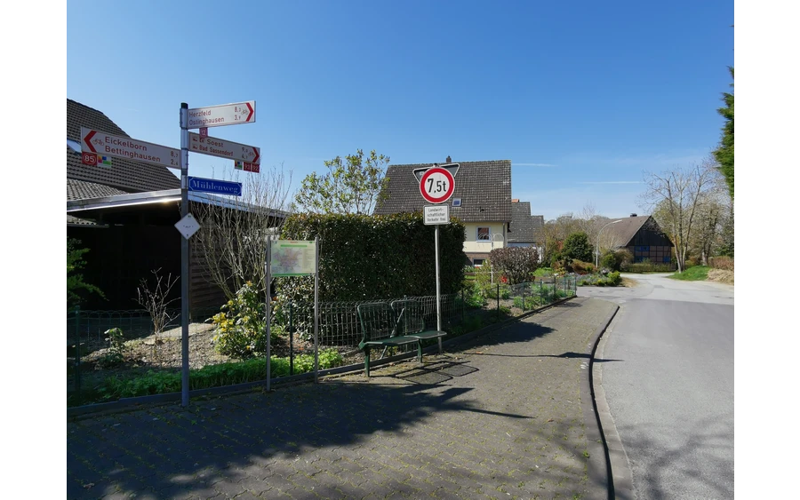 Der Mühlenweg in Weslarn.