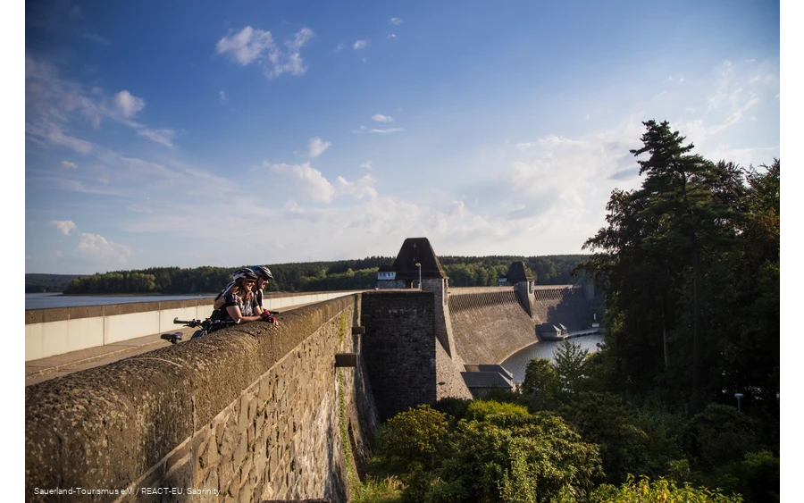 Radfahrer Staumauer Möhnesee