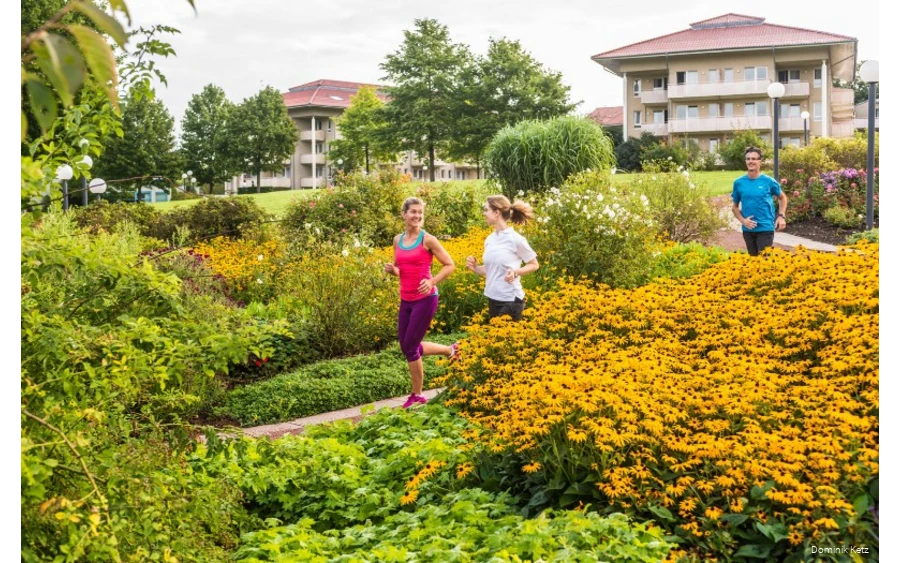 Der Kurpark Bad Sassendorf bietet vielfältige Möglichkeiten, aktiv zu werden und etwas für die Gesundheit zu tun, z. B. verschiedene Laufstrecken.