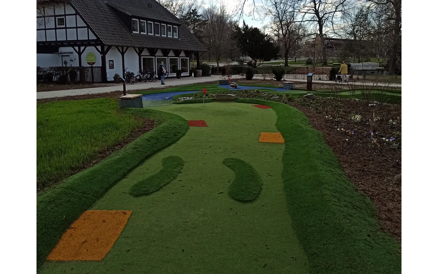 Auch den Möhnesee gibt es auf der Adventuregolf-Anlage im Kurpark Bad Sassendorf zu entdecken.