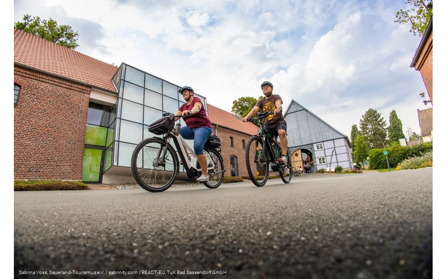 Radfahren rund um Bad Sassendorf - Radfahrer auf dem Hof Haulle