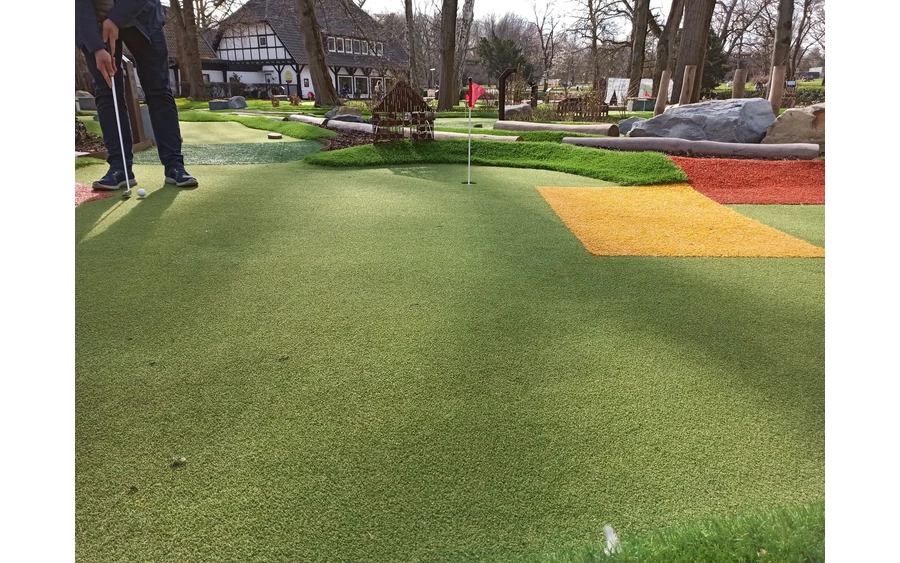 Weiter geht das Mikroabenteuer Adventuregolf im Kurpark Bad Sassendorf durch die bunten Felder im Kreis Soest.