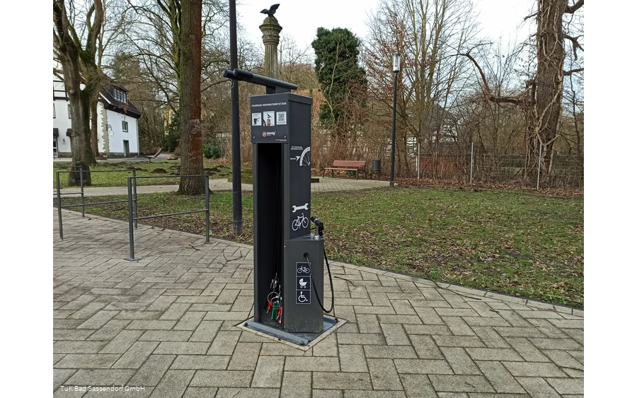 Fahrradreparatur-Station (Karl-Volke-Platz))