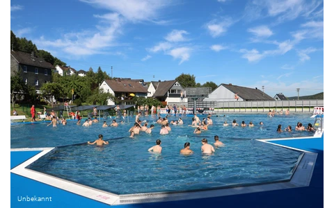 Pünktlich mit den warmen Tagen öffneten sich die Tore des frisch renovierten Bades.