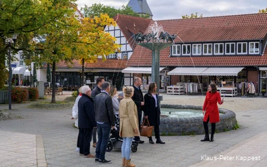 Bei einem Rundgang durch den Ort erfahren Sie viel Wissenswertes über die Geschichte und die Entwicklung des Orts "vom Salzbauerndorf zum modernen Heilbad". Auch im Kurpark gibt es einige Besonderheiten zu entdecken.