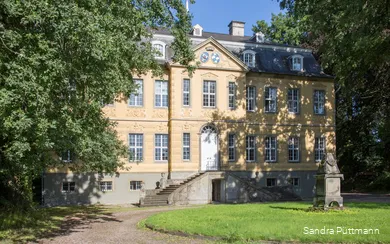 Das Haus Sassendorf ist in Privatbesitz, ein Betreten des Geländes ist Unbefugten untersagt.