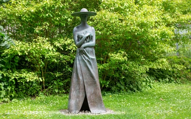 Mädchen Rühr mich nicht an (Skulptur im Kurpark Bad Sassendorf)
