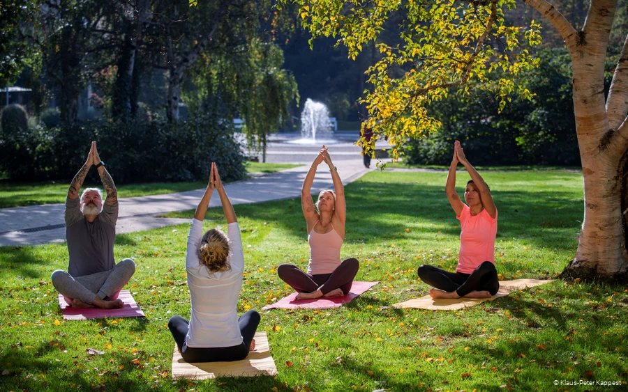 Bad Sassendorf bietet eine Vielzahl an Entspannungsangeboten, zum Beispiel Autogenes Training, Progressive Muskelentspannung oder Yoga.