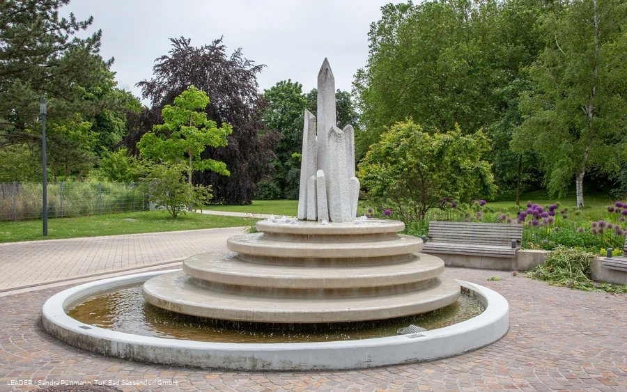 Salzkristallbrunnen vor der Börde Therme Bad Sassendorf