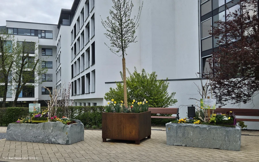 Bad Sassendorf blüht auf - Frühlingsdekoration im Ortszentrum