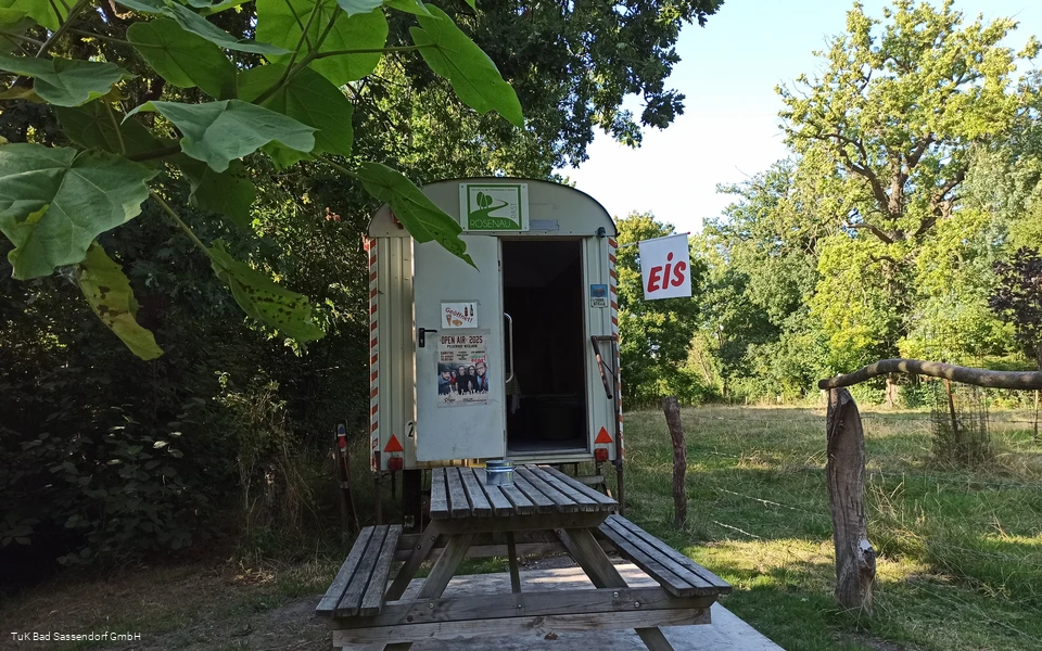 Rast-Bauwagen am Wanderweg an der Rosenau
