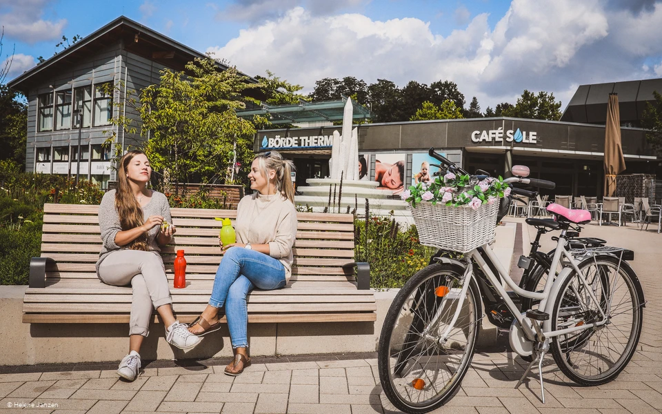 Radfahren rund um Bad Sassendorf - Pause an der Therme