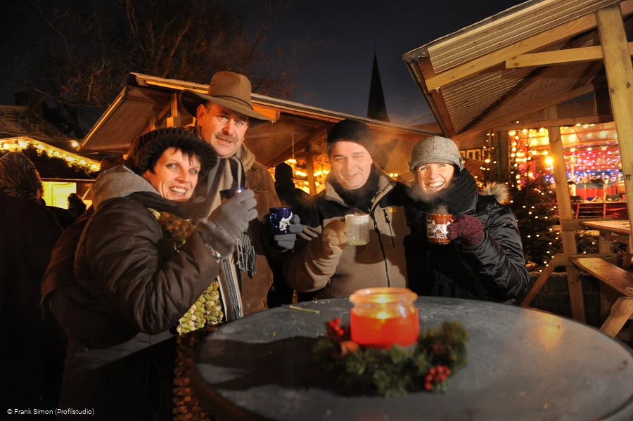 Weihnachtsmarkt - Gl&uuml;hweinstand