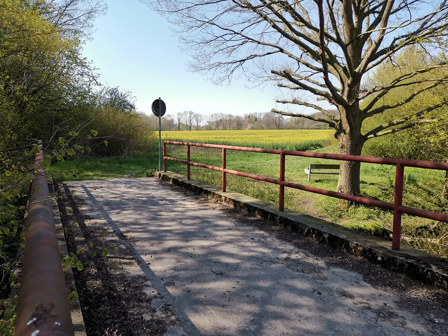 Eine der Brücken über die Rosenau.