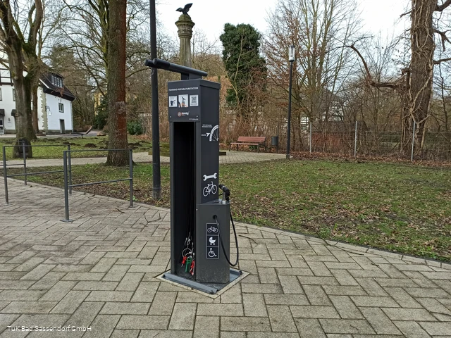 Fahrradreparatur-Station (Karl-Volke-Platz))
