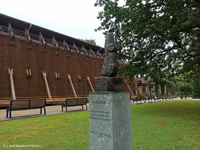 Skulptur "Wundmal" im Kurpark Bad Sassendorf