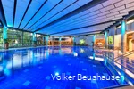 Sich treiben lassen und entspannen, die Börde-Therme Bad Sassendorf bietet dafür in ihrem großen Innenbecken und den zwei Außenbecken ausreichend Platz.reichend