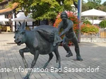 Die Sassendorfer Salzspuren sind ein Rundgang vom Hof Haulle durch den Ort und den Kurpark, vorbei an Gebäuden, Plätzen und Kunstwerken, die die lokale Salzhistorie dokumentieren und/oder für die Verwendung der Sole zu Heilzwecken stehen.