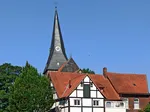 Entlang der TrioVelo - ein schöner Blick zurück auf die Kirche in Lohne.