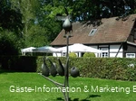 Hühnerbaum-Skulptur im Kurpark Bad Sassendorf