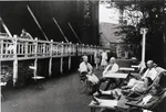 Kurgäste am Gradierwerk, um 1900