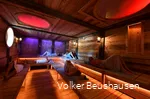 Die Sauna im Gradierwerk ist eine der neuen attraktionen in der Börde-Therme Bad Sassendorf. Farb- und Lichtspiele runden das Saunaerlebnis ab. Gesundes Schwitzen in einer ganz besonderen Atmosphäre.